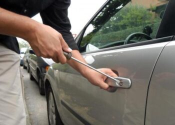 Vidhet një veturë në Prizren, policia fillon hetimet