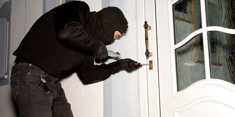 Prishtinë, vidhen 10 dyer të ballkoneve