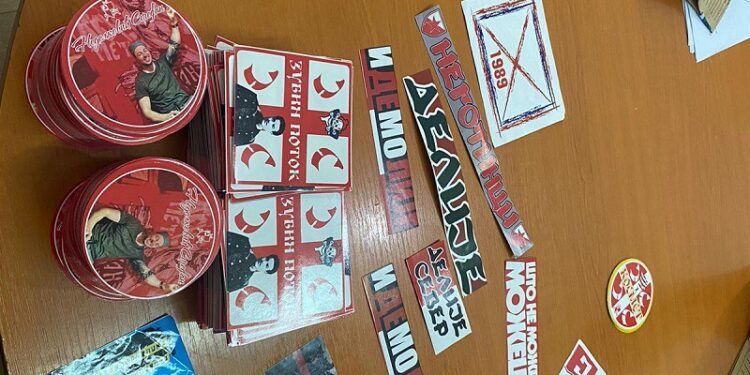 Policia ndalon edhe tre persona të tjerë për shpërndarjen e posterëve me figurën e terroristit të vrarë në Banjskë