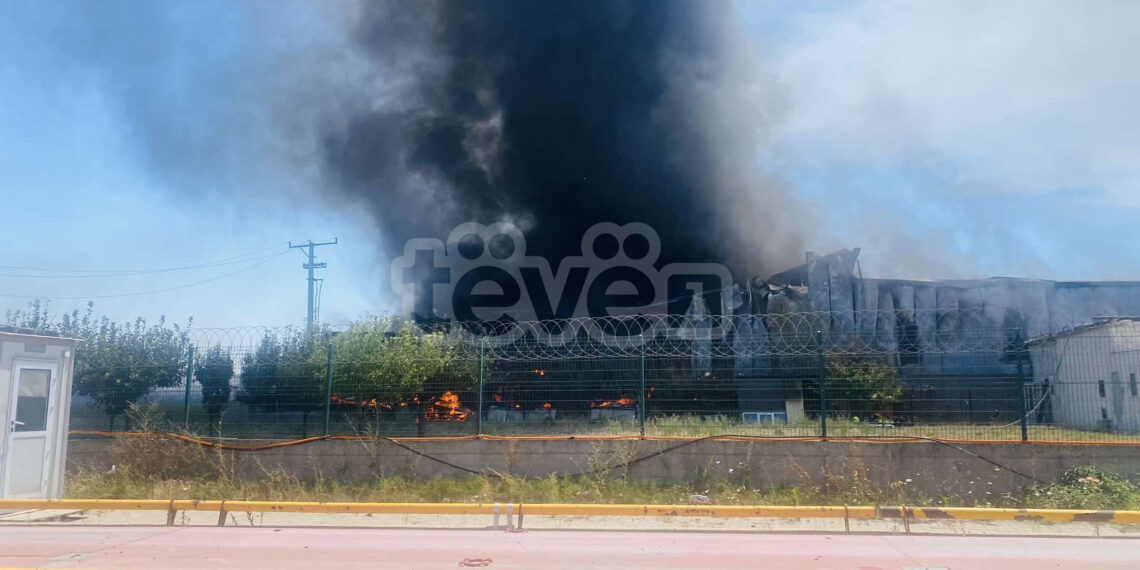 Përfshihet nga zjarri një objekt në Fushë Kosovë