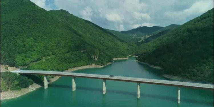 Në Ujman sot mbahet gara profesionale e kërcimit në nderim të policëve të rënë në kryerje të detyrës