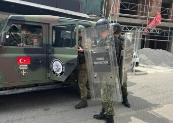 KFOR-i trajnon ushtarët për skenarët e kontrollit të turmave dhe trazirave