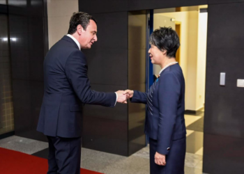 Kurti takohet me ministren japoneze, flasin për dialogun dhe mundësinë e investimeve