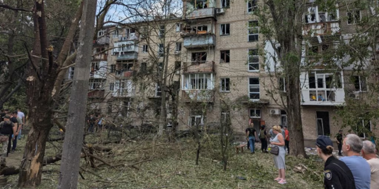 Zelensky: Tre të vrarë pas një sulmi rus në një kënd lojërash në Mikolajiv