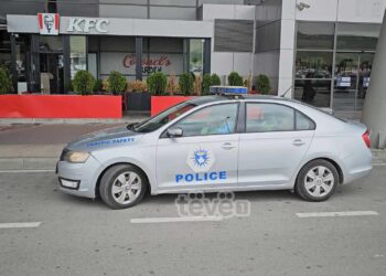 Policia dhe KFOR-i ende prezentë në Aeroportin e Prishtinës pas lajmit për bombë