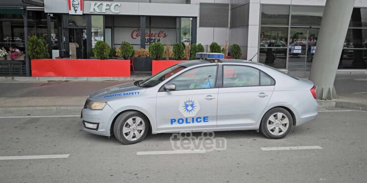 Policia dhe KFOR-i ende prezentë në Aeroportin e Prishtinës pas lajmit për bombë
