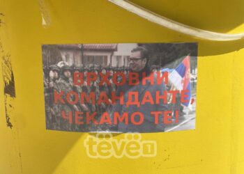 Largohen posterët dedikuar Vuçiqit në veri