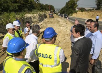 Kurti del në terren, sheh nga afër ecurinë e punimeve të rrugës Kijevë – Zahaq