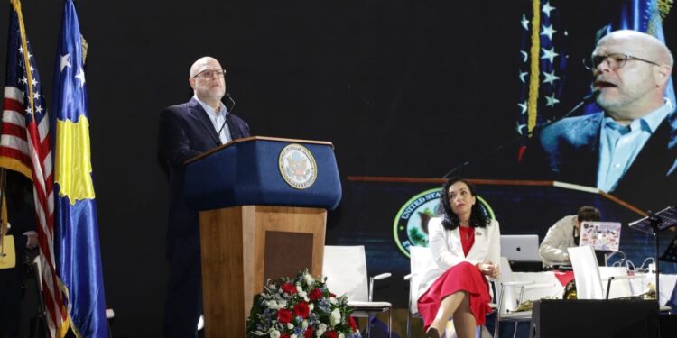 Hovenier: Jemi krenar për mbështetjen ndaj popullit të Kosovës