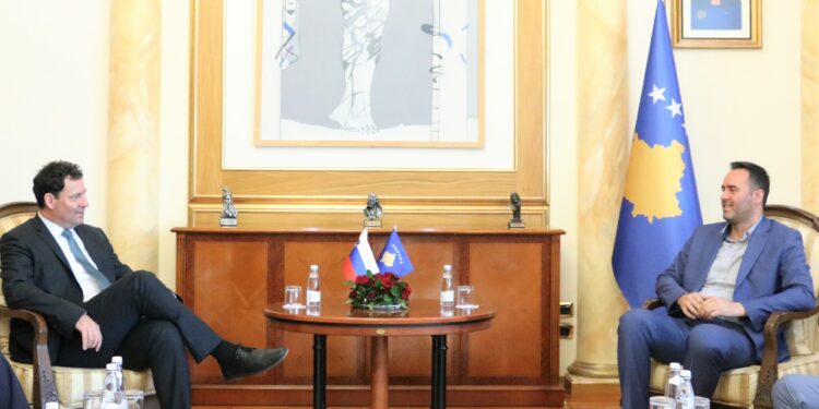 Konjufca takon të dërguarin e Sllovenisë për Ballkanin Perëndimor, flasin për dialogun Kosovë – Serbi