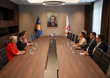 Abdixhiku takon të dërguarin e Sllovenisë për Ballkanin Perëndimor, flasin për situatën politike në vend