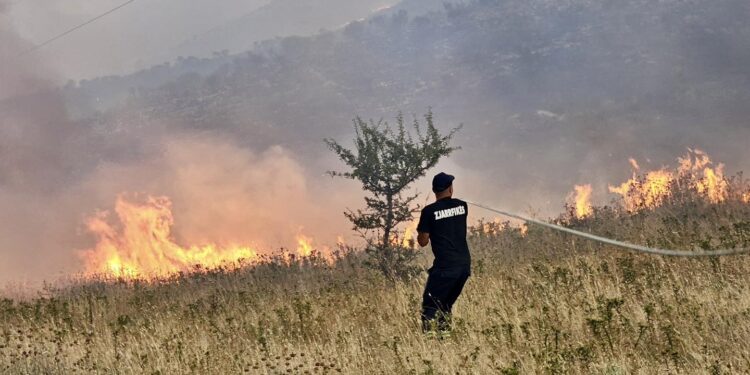 Përkeqësohet situata nga zjarret në Drupol dhe Finiq