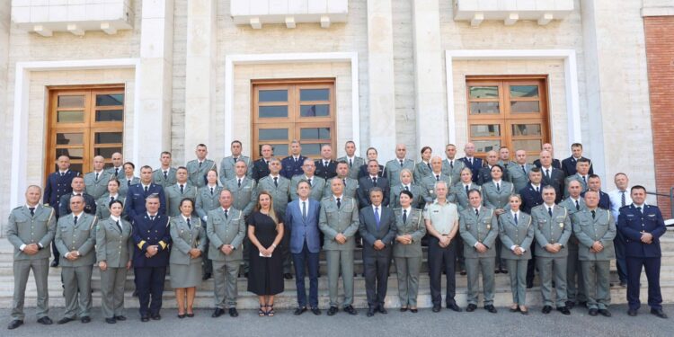 Oficerë të FSK-së diplomojnë në Kolegjin e Mbrojtjes të Shqipërisë