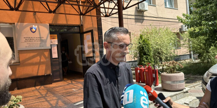 Peci thotë se ndihet i rrezikuar dhe Policia ka refuzuar kërkesën e tij për mbrojtje