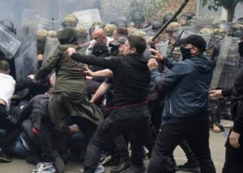 Arrestohet një person për protestat e dhunshme në Zveçan