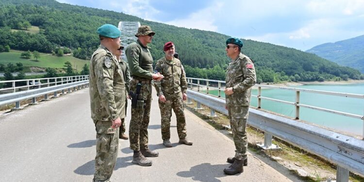 Komandanti Ulutas në vizitë tek Liqeni i Ujmanit: KFOR po monitoron nga afër sigurinë