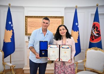 Osmani takon Dukagjin Lipën, e dekoron me Medalje Presidenciale