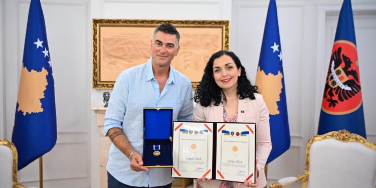Osmani takon Dukagjin Lipën, e dekoron me Medalje Presidenciale
