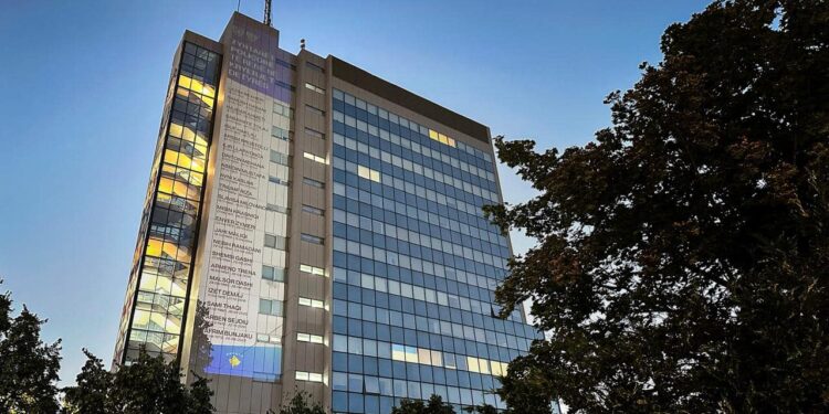 Në objektin e Qeverisë vendosen emrat e 23 pjesëtarëve të Policisë së Kosovës të rënë në kryerje të detyrës