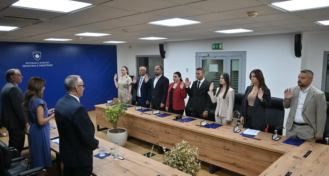 Betohen 80 noterë të rinj, Haxhiu: Ky provim ka qenë ndër proceset më transparente ndonjëherë