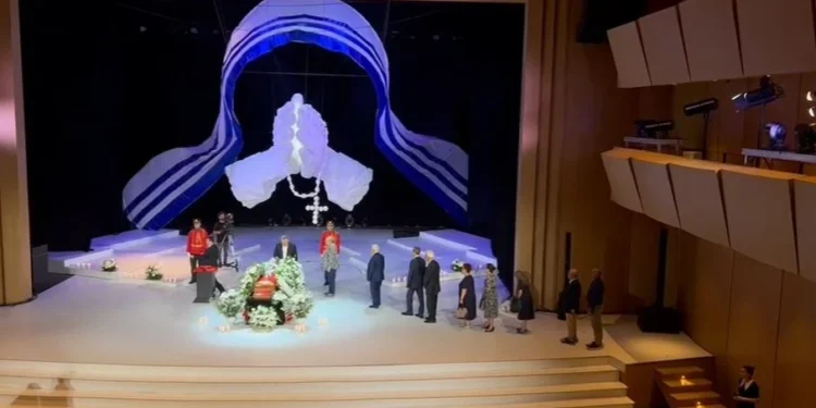 Nisin homazhet në nder të Ismail Kadaresë