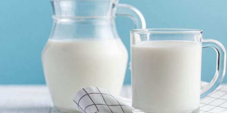 Të ngrohtë apo të ftohtë – Si duhet ta konsumoni qumështin