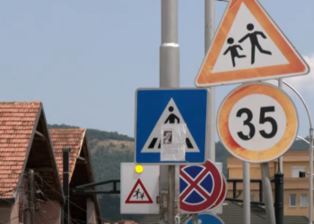 “Hallakamë” në Prishtinë – 8 shenja të komunikacionit në distancë prej 10 metrash