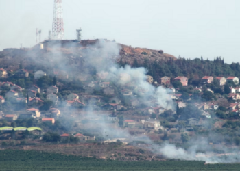 Hezbollahu i hedh mbi 200 raketa në Izrael, pasi iu vra një komandant i lartë