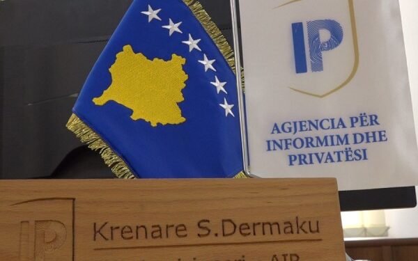 Agjencia për Informim e Privatësi: TikTok duhet ta ndryshojë moshën e përdorimit