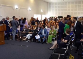 Opozita lëshon sallën pasi s’kaloi mocioni për diskutimin e arratisjeve të fundit nga burgjet e shtetit