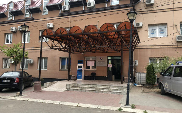 Digjen dy automjete të komunës së Zveçanit