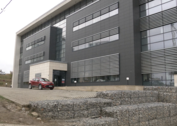 I veshur me jelek antiplumb qytetari e kërcënon prokurorin, arrestohet