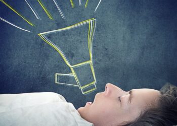 Arsyet përse flisni në gjumë – Rastet që paralajmërojnë probleme