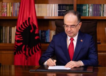 Presidenti Begaj dekreton ndryshimet e reja në qeveri