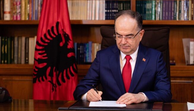 Presidenti Begaj dekreton ndryshimet e reja në qeveri