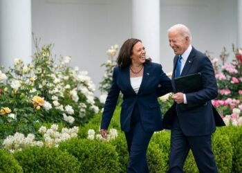 Biden i jep mbështetje të plotë Harris të nominohet kandidate për presidente nga demokratët