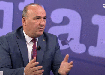 Bulliqi ngushëllon familjen e mërgimtarit që humbi jetën tragjikisht në Valbonë