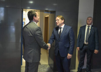 Këshilltari i Kurtit i reagon Varhelyit: Fokusohuni në zgjerimin e BE-së, dialogu është çështje e tjetërkujt