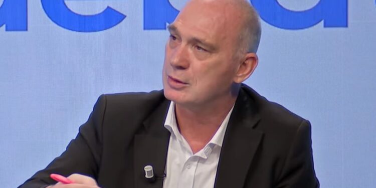 Humolli i quan lojëra të brendshme të Serbisë kërcënimet ndaj Kosovës