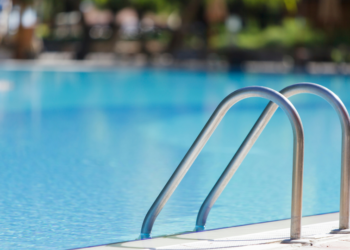 ​Infeksionet më të zakonshme që mund të merrni në pishinë