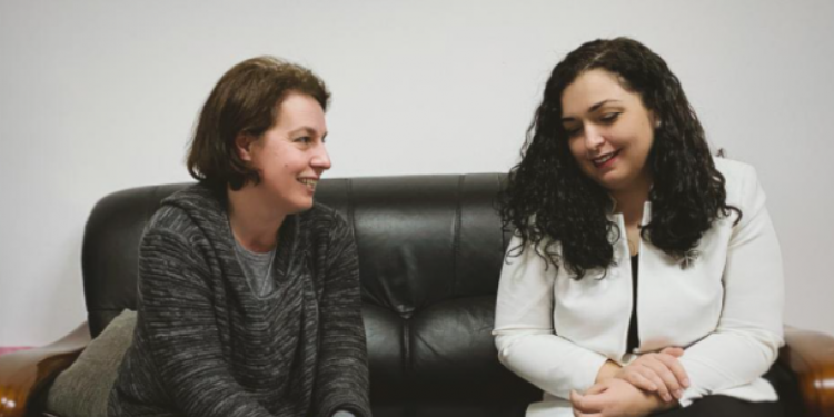 Dikur mikesha, sot llafe për njëra-tjetrën