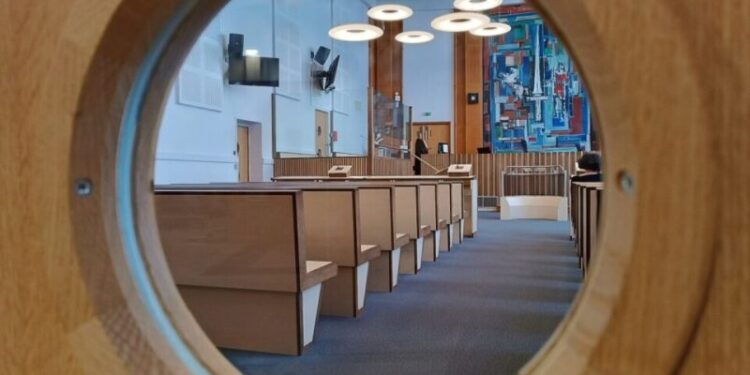 20 vjet burg për kosovarin që përdhunoi vajzën e tij në Francë