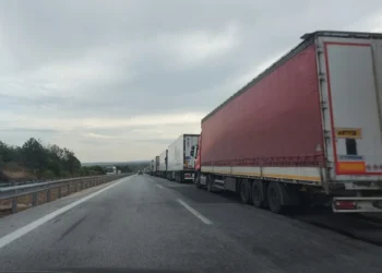 Shfuqizohet vendimi që ndalonte qarkullimin e automjeteve me peshë më të madhe se 7.5T