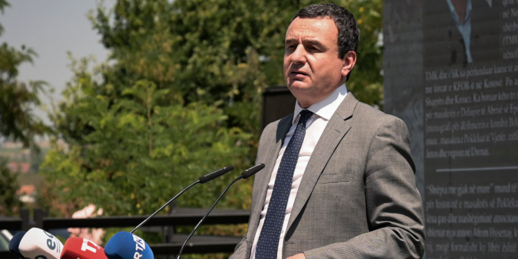 Kurti mori pjesë në promovimin e librit monografi për masakrën e Paklekut në Drenas