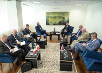 Kurti, ambasadorët e QUINT-it dhe ai i BE-së diskutojnë për hapjen e urës së Ibrit