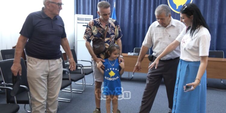 Mërgimtarët vizitojnë Kuvendin e Kosovës, kanë kërkesa për ligjvënësit