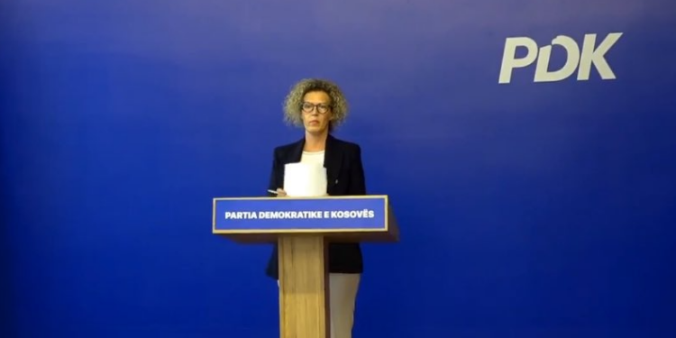 PDK: Vendimi i BE-së për vizat me pasaporta ilegale serbe është i dëmshëm, Qeveria dështoi të mbrojë interesin e shtetit