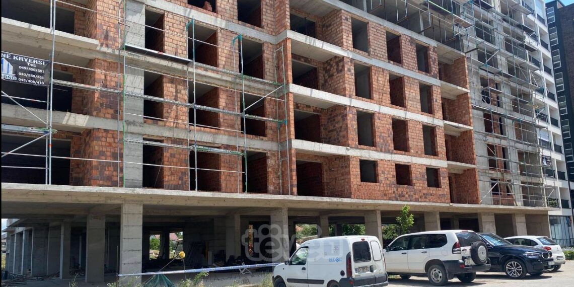 Vdekja e punëtorit në vendin e punës, pezullohen punimet e kompanisë- detaje