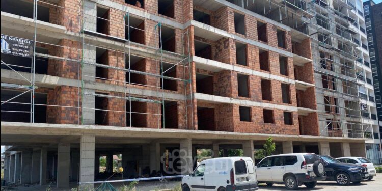 Vdekja e punëtorit në vendin e punës, pezullohen punimet e kompanisë- detaje