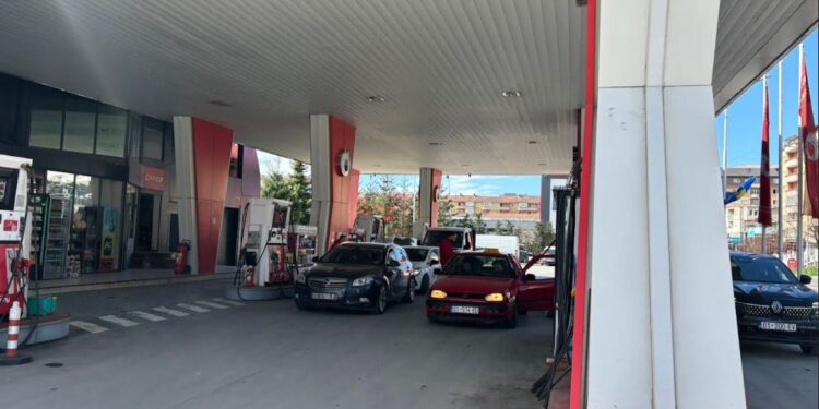 Bashkatdhetarët furnizohen me derivate vetëm në “Petrol Company”